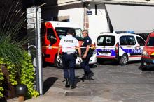 Les policiers dans la rue de Rodez où a été poignardé Pascal Filoe, directeur général adjoint de la mairie de Rodez, le 27 septembre 2018