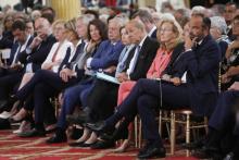 Les membres du gouvernement d'Edouard Philippe écoute le président français Emmanuel Macron lors de la conférence des ambassadeurs, à l'Elysée, le 27 août 2018