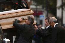 Le cercueil de Charles Aznavour est porté vers la cathédrale arménienne Saint-Jean-Baptiste, samedi 6 octobre 2018