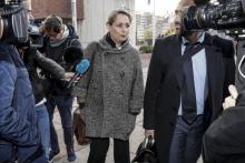 Eva Loubrieu, ex-collaboratrice de Georges Tron, arrive à son procès au tribunal de Bobigny, le 23 octobre 2018