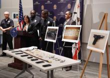 Une responsable de la police de Los Angeles, Lillian Carranza, a annoncé le 2 octobre 2018 l'arrestation de cambrioleurs qui s'en prenaient à des célébrités.