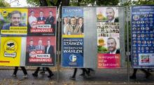 Affiches pour la campagne en vue des élections au parlement régional à Bolzano en Italie, le 15 octobre 2018