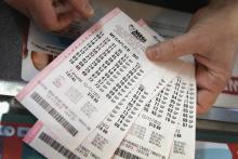 Quelques reçus pour la loterie Mega Millions, à Chicago le 17 décembre 2013