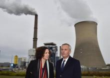 Le ministre de la Transition écologique François de Rugy et la secrétaire d’Etat à la Transition écologique Emmanuelle Wargon devant la centrale à charbon de Saint-Avold en Moselle, le 31 octobre 2018