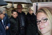 Jonathann Daval (2e g) et les parents d'Alexia Daval lors des obsèques de la jeune femme, le 8 novembre 2017 à Gray