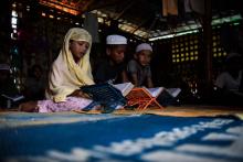 Saleema Khanan (g), 8 ans, étudie dans une madrassa au camp de Kutupalong, près de Cox Bazar, le 12 août 2018 au Bangladesh
