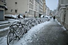 Piétons et cyclistes entrent avec le passage à l'heure d'hiver dans une saison particulièrement dangereuse