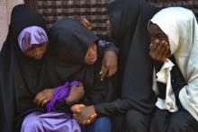 Des parentes de victimes de la répression de manifestants chiites par la police nigériane assistent à leur enterrement à Mararaba, le 31 octobre 2018