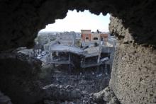 Vue de bâtiments détruits par des raids israéliens à Khan Younès, dans la bande de Gaza, le 13 novembre 2018