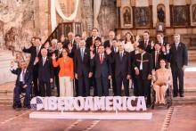 Portrait de groupe des chefs d'Etat et de gouvernement réunis à Antigua (Guatemala) pour l'édition 2018 du Sommet ibéro-américain, le 16 novembre 2018