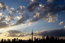 La skyline de Toronto, la capitale de l'Ontario et métropole économique du Canada, sur cette photo datant du 9 juillet 2015