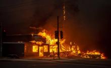 Le feu, dénommé Camp Fire, ravage plus de 80 kilomètres carrés dans le nord de la Californie, le 8 novembre 2018