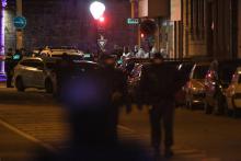 Des policiers recherchent des indices sur le site où Cherif Chekatt, le tireur du marché de Noël de Strasbourg, a été abattu par la police le 13 décembre 2018 à Strasbourg