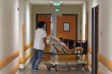 Couloir des urgences de l'hôpital de la Timone à Marseille, en 2017