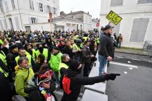 Des manifestants "gilets jaunes" à La Rochelle, le 12 janvier 2019