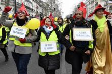 Des "femmes gilets jaunes" près de la place de la Bastille à Paris le 6 janvier 2019