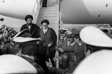 L'ayatollah Khomeiny arrive à l'aéroport de Téhéran le 1er février 1979