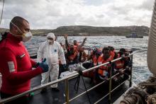 Des migrants à bord du Sea Watch 3 apprennent le 9 janvier 2019 au large de Malte qu'ils vont être autorisés à débarquer sur l'île
