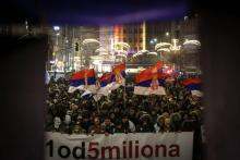 Des milliers de manifestants ont une nouvelle fois défilé dans les rues de Belgrade pour dénoncer l'autoritarisme du président Aleksandar Vucic, le 5 janvier 2019
