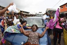 Des Ivoiriens célèbrent l'acquittement par la CPI de l'ancien président Laurent Gbagbo le 15 janvier 2019