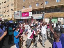 Des Soudanais manifestent à Khartoum, la capitale du Soudan, lors d'un rassemblement antigouvernemental, le 6 janvier 2019