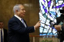 Le Premier ministre israélien Benjamin Netanyahu s'adresse à des journalistes à son arrivée pour la réunion hebdomadaire du gouvernement, le 3 février 2019 à Jérusalem