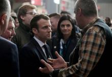 Le président de la République Emmanuel Macron rencontre des exposants au Salon de l'Agriculture le 23 février 2019 à Paris