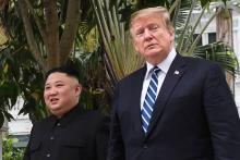 Donald Trump (D) et Kim Jong Un (G) au Sofitel Legend Metropole, à Hanoï le 28 février 2019