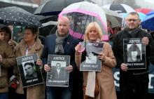 Des proches des victimes du "Bloody Sunday" en 1972 manifestent, le 14 mars 2019 à Derry, en Irlande du Nord