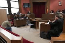 Joaquin Benitez (g), ex-professeur d'éducation physique accusé d'abus sexuels sur mineurs, lors de son procès, le 25 mars 2019 à Barcelone