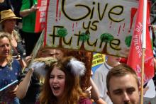 Des jeunes manifestent à Sydney pour sensibiliser au changement climatique, le 15 mars 2019