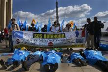 Des membres de la minorité ouïghour manifestent à Paris le 25 mars 2019, au moment d'une visite officielle du président chinois en France