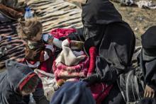 La veuve d'un jihadiste français et ses cinq enfants à Baghouz dans l'est de la Syrie