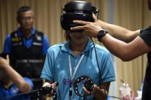 Une experte de la police scientifique thaïlandaise formée grâce à la réalité virtuelle à la gestion des catastrophes, le 26 février 2019