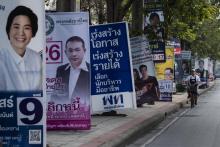 Des affiches électorales dans une rue de Bangkok, le 17 mars 2019 en Thaïlande