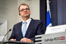 Le Premier ministre finlandais Juha Sipila, qui a présenté la démission de son gouvernement, lors d'une conférence de presse le 7 mars 2019 à Riga (Lettonie)