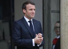 Emmanuel Macron sur le perron de l'Elysée, le 2 avril 2019