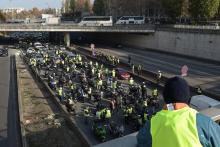 Première manifestation de "gilets jaunes" bloquant le périphérique, à Paris le 17 novembre 2018