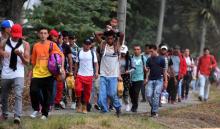 Des migrants honduriens San Pedro Sula, à 300 km au nord de Tegucigalpa, pour se rendre à la frontière avec le Guatemala le 10 avril 2019