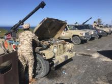 Des forces loyales au gouvernement libyen d'union nationale (GNA) venues de Misrata positionnées en banlieue de la capitale Tripoli, le 6 avril 2019