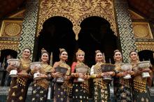 Les sept finalistes du plus célèbre concours de beauté du Laos, à Luang Prabang le 15 avril 2019.