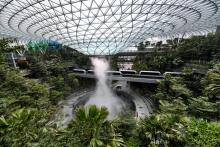 Le projet "Jewel" (Joyau) avec des jardins et une cascade à l'intérieur de l'aéroport de Changi à Singapour, le 11 avril 2019