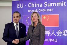 Le Premier ministre chinois Li Keqiang (g) et la cheffe de la diplomatie européenne Federica Mogherini, le 9 avril 2019 à Bruxelles