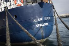 Le navire de l'ONG allemande Sea-Eye rebaptisé Alan Kurdi à quai au port de Palma de Majorque, le 10 février 2019