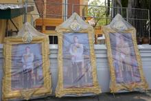 Des portraits du roi de Thaïlande dans les rues de Bangkok le 25 avril 2019, avant les cérémonies de couronnement prévues du 4 au 6 mai