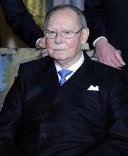 Le grand-duc Jean de Luxembourg pose pour ses 90 ans au Palais Grand-Duc du Luxembourg, le 5 janvier 2011