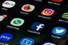 L'Australie a adopté une législation controversée instaurant des peines de prison pour les cadres dirigeants des réseaux sociaux qui ne retireraient pas promptement les contenus extrémistes