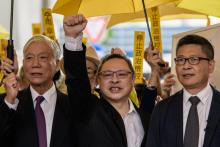 (G à D) Les vétérans du mouvement prodémocratie de Hong Kong, le pasteur baptiste Chu Yiu-ming, le professeur de droit Benny Tai et le professeur de sociologie Chan Kin-man avant leur procès au tribun