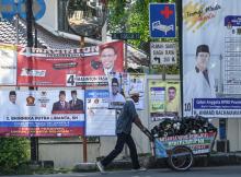 Affiches électorales pour la présidentielle en Indonésie, à Jakarta le 15 mars 2019