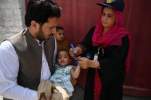 Porte-porte pour vacciner les enfants contre la polio à Islamabad le 26 avril 2019
